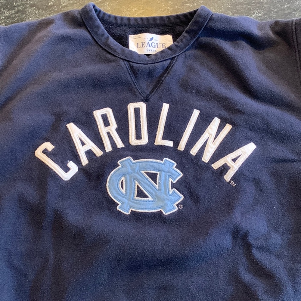 UNC crewneck sweatshirt. Size large very good used condition.